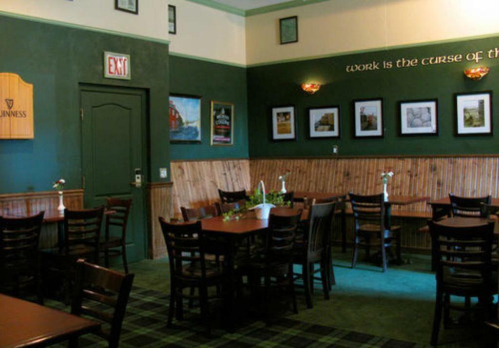 מילווקי County Clare Inn מראה חיצוני תמונה
